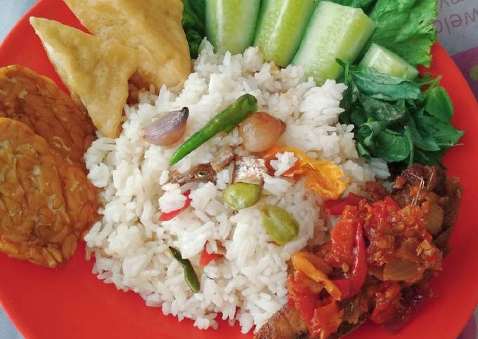 Wajib coba! Bagaimana cara bikin Nasi liwet ricecooker  nagih banget