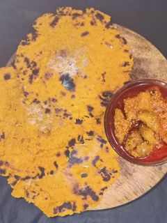A picture of Barley flour masala bhakri.