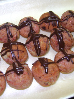Una foto de Trufas con budín y mermelada frutos del bosque