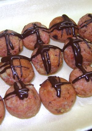 Una foto de Trufas con budín y mermelada frutos del bosque