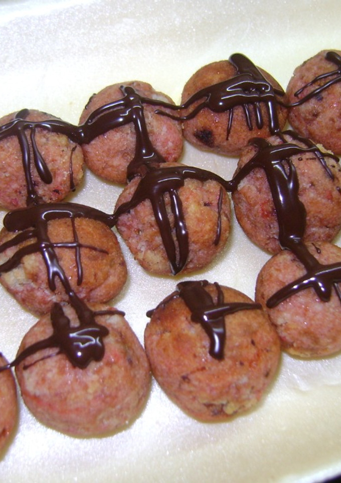 Una foto de Trufas con budín y mermelada frutos del bosque