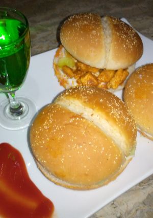 A picture of Bbq spicy chicken burger.