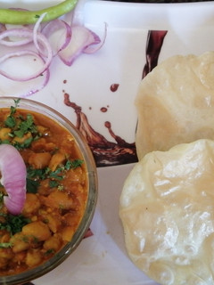 छोले भटूरे (Chole bhature recipe in Hindi) रेसिपी मुख्य फोटो