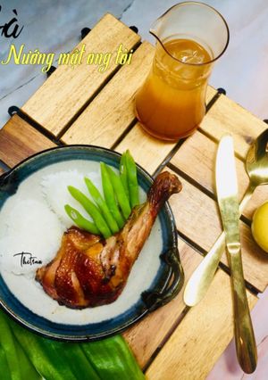Hình của món Đùi Gà Nướng Mật Ong Tỏi.