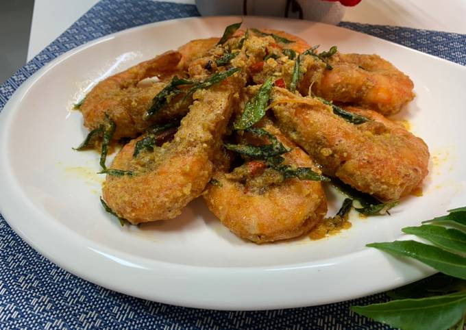 Udang goreng telur asin