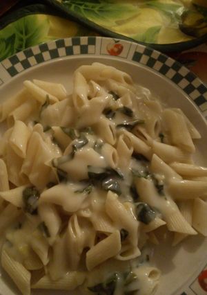 Una foto de Plumitas con salsa Bechamel de Espinaca