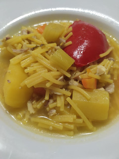 Una foto de Sopa de pollo al curry