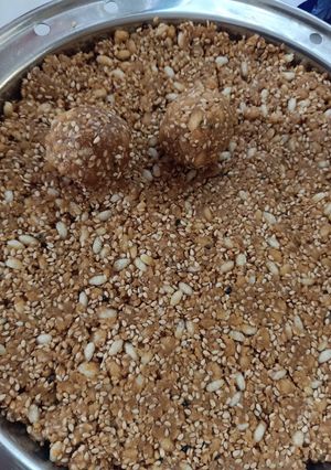 પીનટ ચિક્કી (Peanut Chikki Recipe In Gujarati) રેસીપી મુખ્ય ફોટો