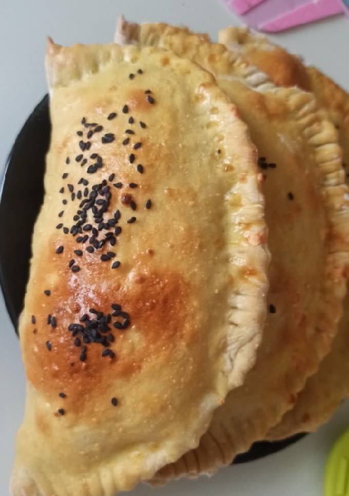 Чебуреки в духовці з сиром