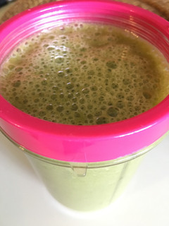Una foto de Batido de Col Rizada-Mango-Avena (smoothie)