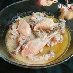 A picture of Milk based Chicken Rezala.
