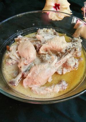 A picture of Milk based Chicken Rezala.