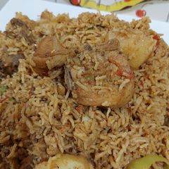 A picture of Chicken pulao.