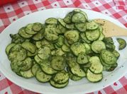 Una foto di zucchine trifolate