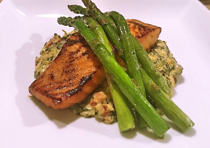 Salmon with Tuscan creamed spinach and asparagus