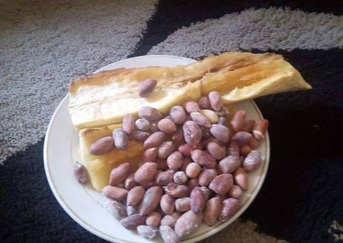 Simple Way to Make Delicious Roasted groundnuts with cassava