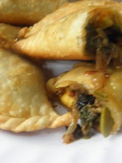 Una foto de Empanadas criollas de carne cortada a cuchillo