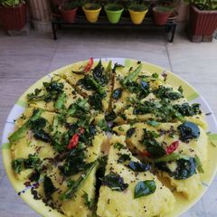 A picture of Rava khaman dhokla.