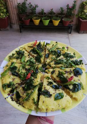 A picture of Rava khaman dhokla.