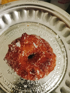 மொறு மொறு சக்கர டோனட்(sugar doughnut recipe in tamil) செய்முறை முக்கிய புகைப்படம்