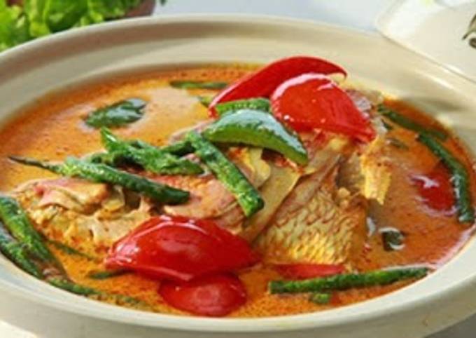Hot Spicy Padang's Gulai Ikan/Fish Yellow gravy 🇮🇩🎏🐟🐋🥘😙