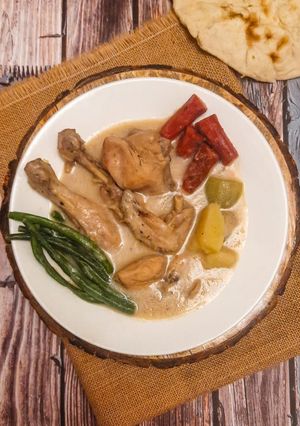 হোয়াইট চিকেন স্ট্যু (White Chicken Stew recipe in Bengali) রেসিপির প্রধান ছবি