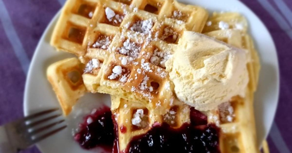 Waffeln Mit Vanilleeis Und Kirschkonfitüre Rezept von Ell Dee - Cookpad