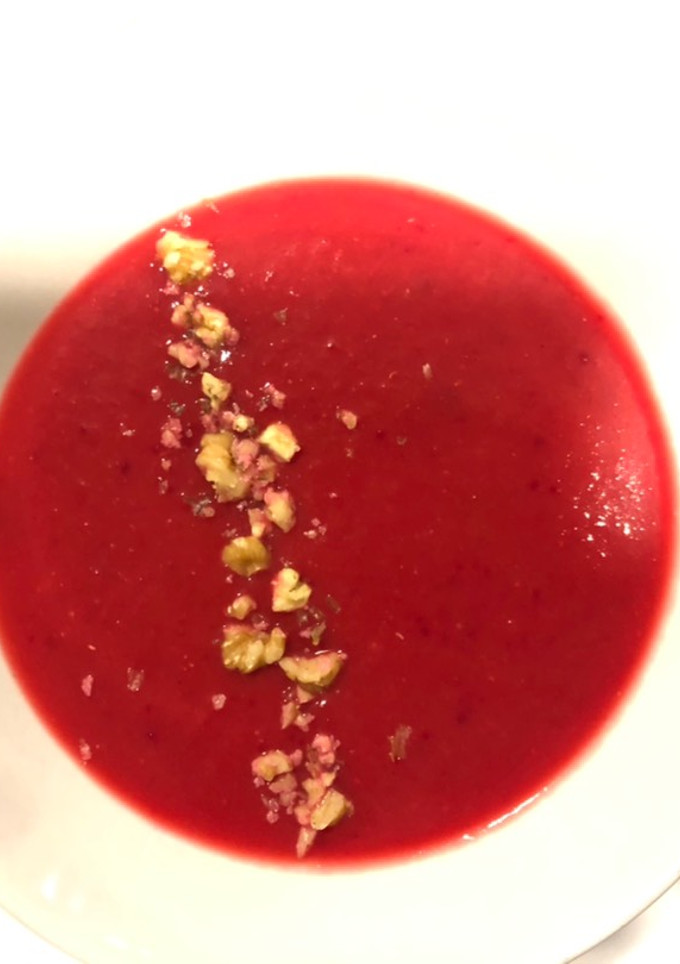 Una foto de Crema de calabaza con remolacha