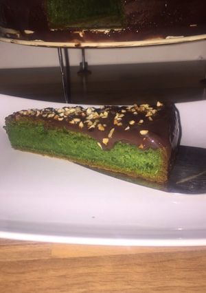 Foto principal de Bizcocho de espinacas con cobertura de chocolate