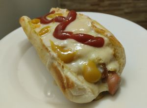 Una foto de Perritos🧀calientes🍍a mi estilo🥯🌭