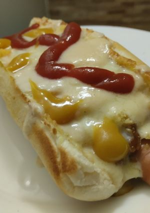 Una foto de Perritos🧀calientes🍍a mi estilo🥯🌭