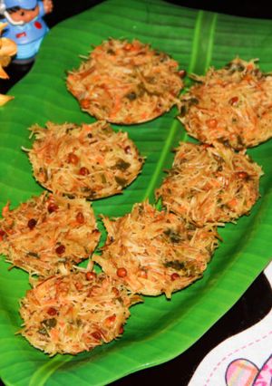 A picture of Semiya Idli / Steamed Vermicelli Cakes.
