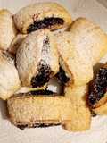 Biscottoni con marmellata d'uva