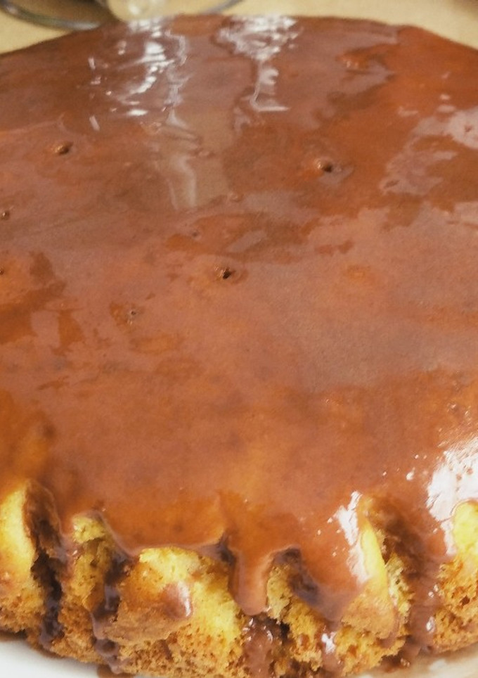 Una foto de Bizcocho con aroma de naranja y glaseado de chocolate en olla GM
