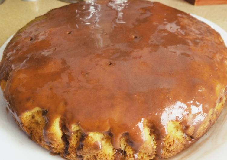 Bizcocho con aroma de naranja y glaseado de chocolate en olla GM