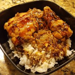 A picture of Smoor [Dutch-Indonesian Spiced Chicken and Rice].
