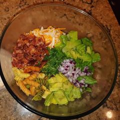 A picture of BLT Pasta Salad.