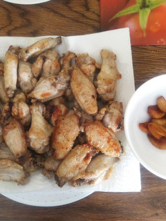 Una foto de Alitas de pollo al ajillo