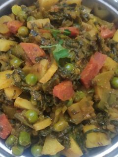 मूली के पत्ते की मिक्स वेज सब्जी (mooli ke patte ki mix veg sabzi reicpe in Hindi) रेसिपी मुख्य फोटो
