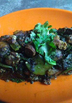 A picture of Palang saag with mix veg(palang saager ghonto).