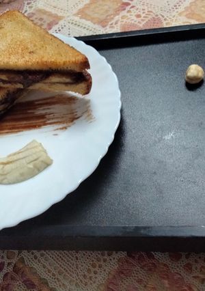 A picture of Nutella and Banana sandwich made in Air fryer.