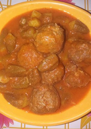 صورة لوصفة بامية مع كرات اللحم