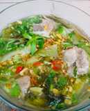 Canh dưa chua nấu xương