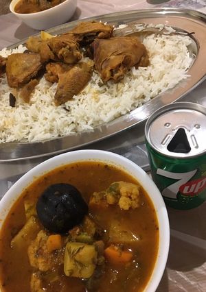 صورة لوصفة رز ابيض وصالونة خضار مع الدجاج 🍛