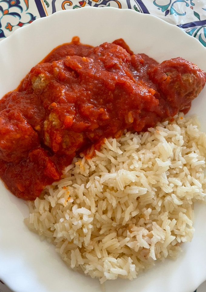Una foto de Albóndigas con tomate