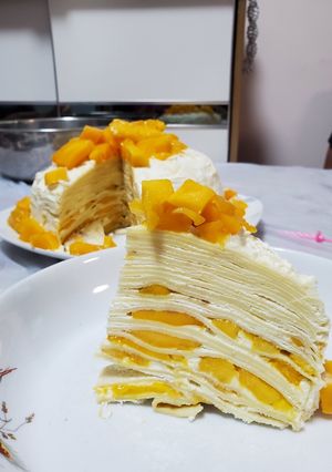 A picture of Mango crêpe cake.