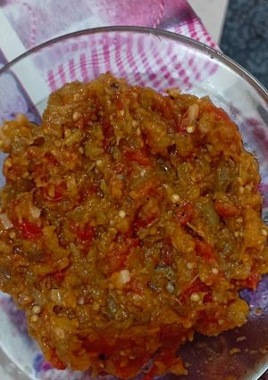 صورة لوصفة سلطة الباذنجان المشوي بالطماطم 😋🥗🍆