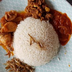 Nasi Lemak (coconut milk rice, chicken gravy and fried chicken) A picture of Nasi Lemak (coconut milk rice, chicken gravy and fried chicken).