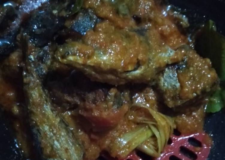 Resep Ikan salem bumbu asem pedas Anti Gagal