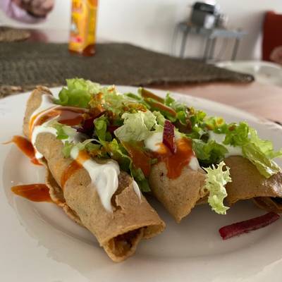 Tacos dorados de tinga de pollo Receta de poramoralhambre- Cookpad